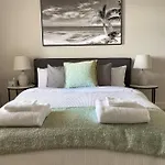 Meme\'S Home In Sydney